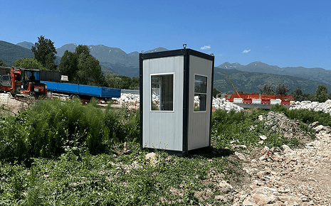 Panel Cabins vs GRP Cabins: Which Performs Better in Harsh US Weather Conditions?